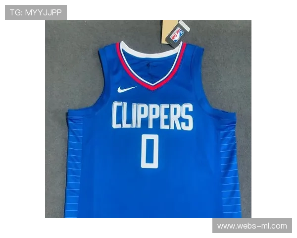 快船主场设计藏青配色，球场边线致敬球队视觉标识